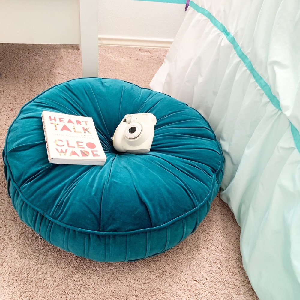 Floor teal large round pillow - Picture 2 of 5
